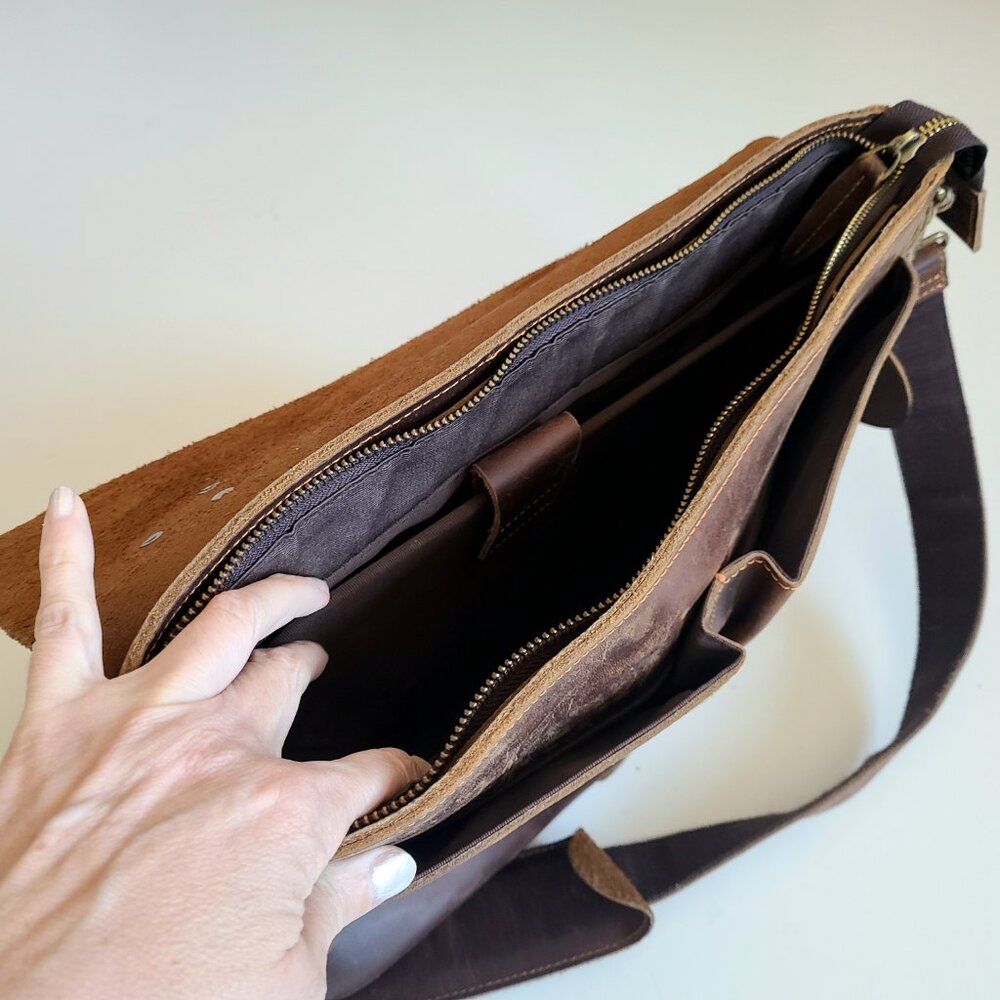 Vintage unisex brown leather brief case/document/laptop bag with long strap. - Picture 6 of 10